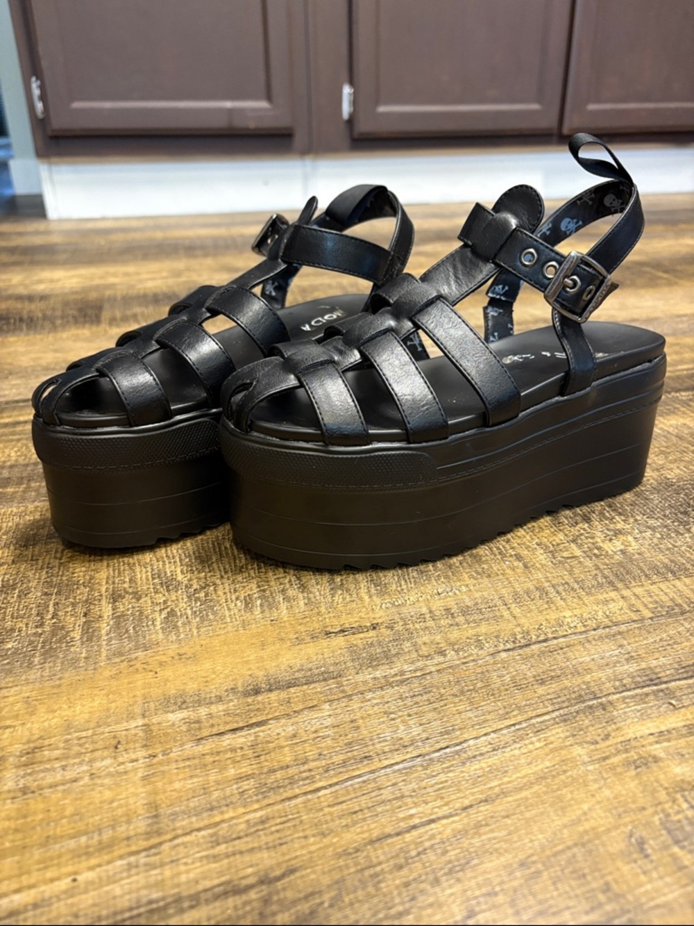 LAMODA Platform Sandals